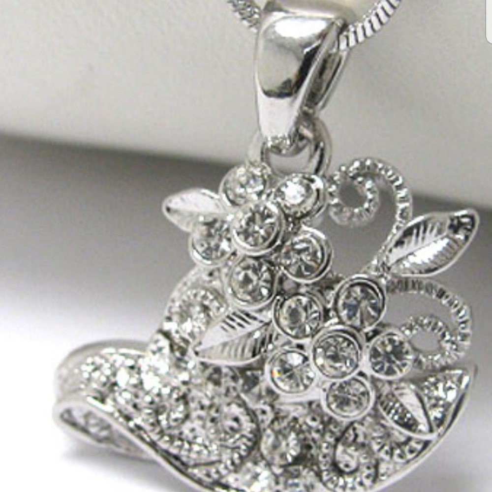 Silver flower hat necklace